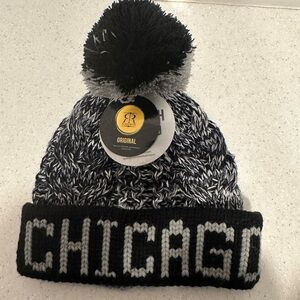 NWT ROBIN RUTH Black and Gray Chicago Knit Beanie Hat w. Pom Pom. Illinois
